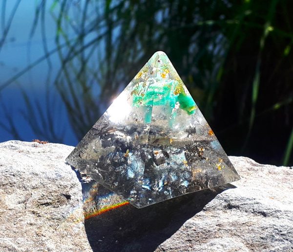 Orgon Pyramide Amazonit Bergkristall Rosenquarz.