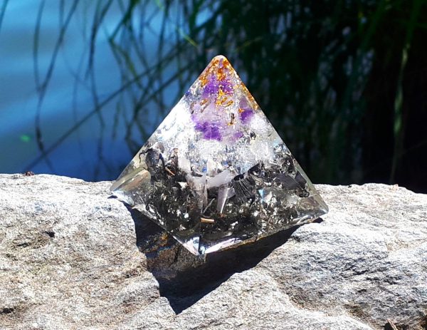 Orgon Pyramide Amethyst, Rosenquarz Bergkristall