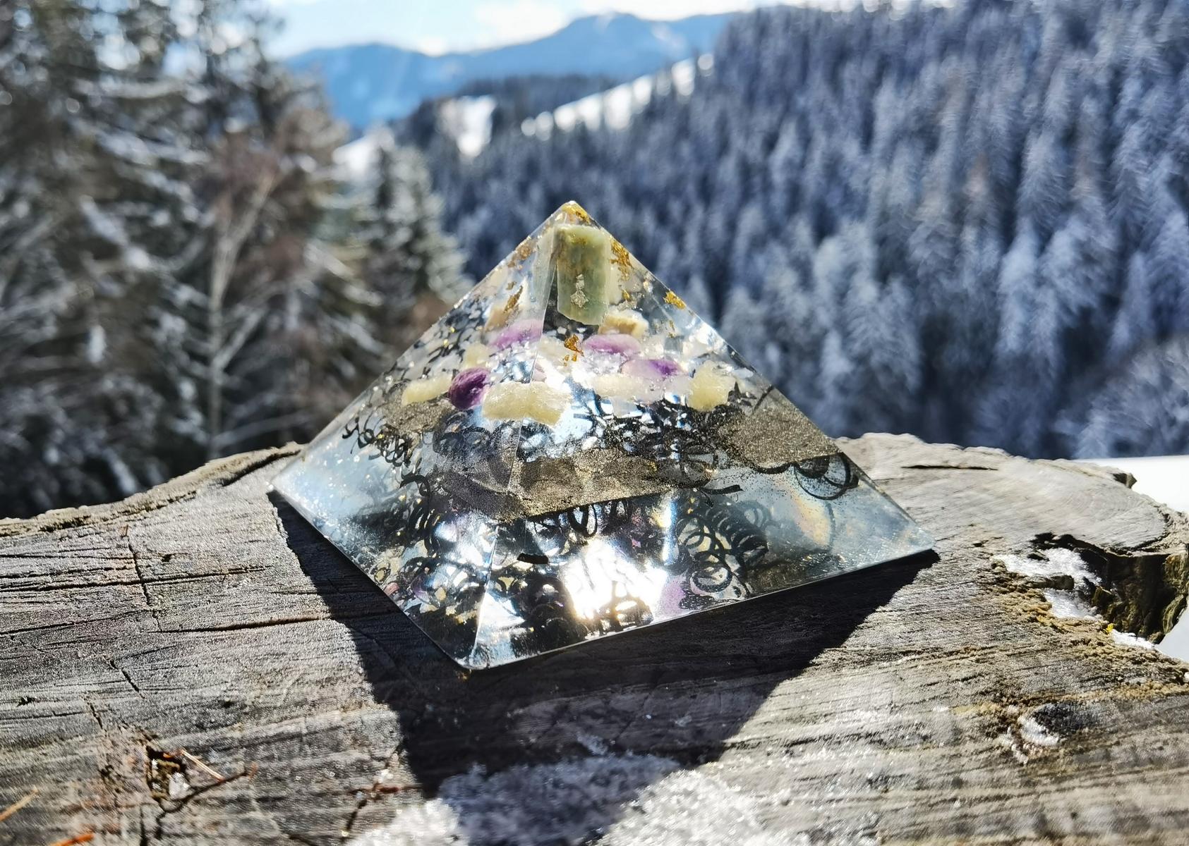 Orgon Pyramide Lotusblume Aquamarin Calcit Amethyst Rosenquarz Bergkristall